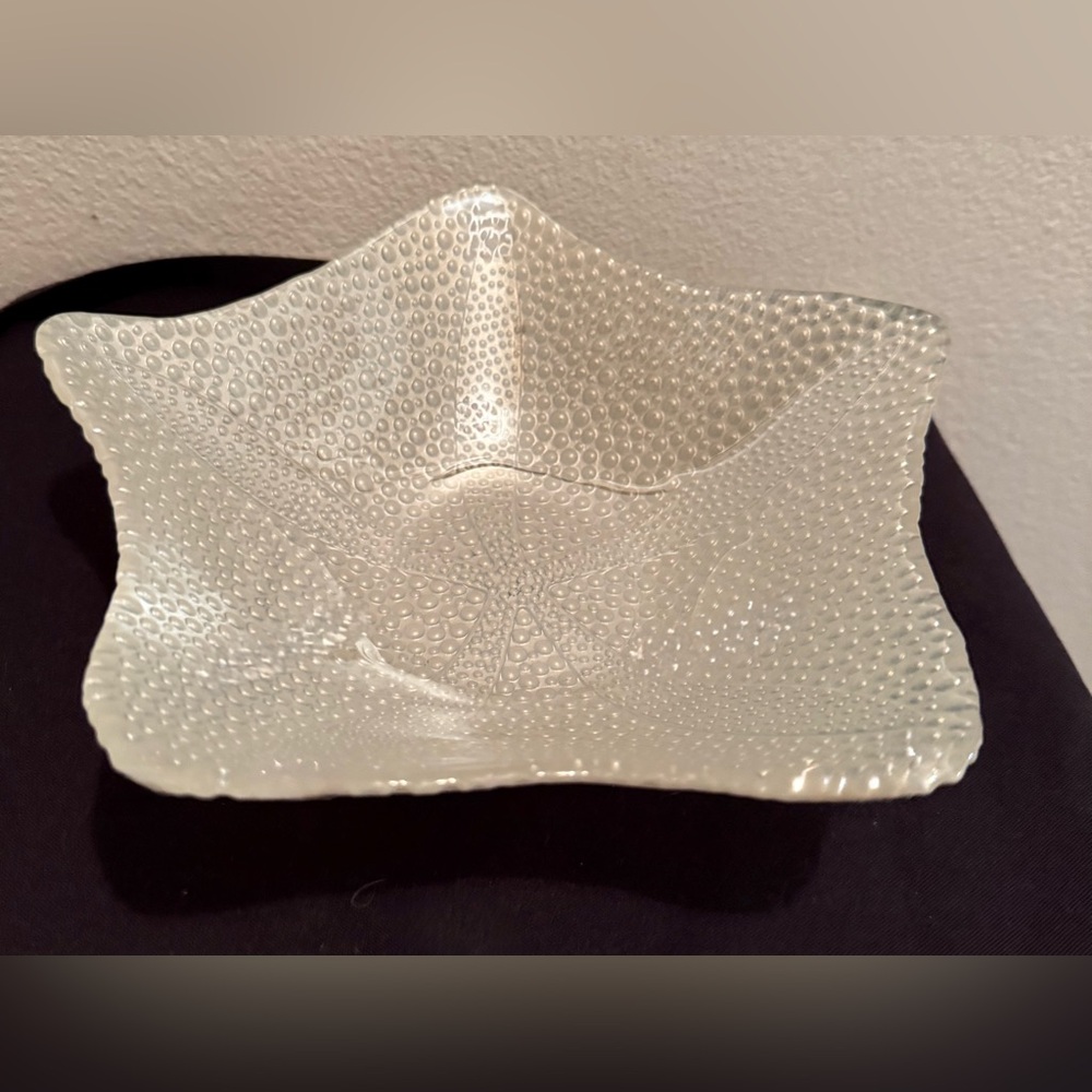 Akcam Turkey pearlescent 8” starfish bowl. - Picture 4 of 15